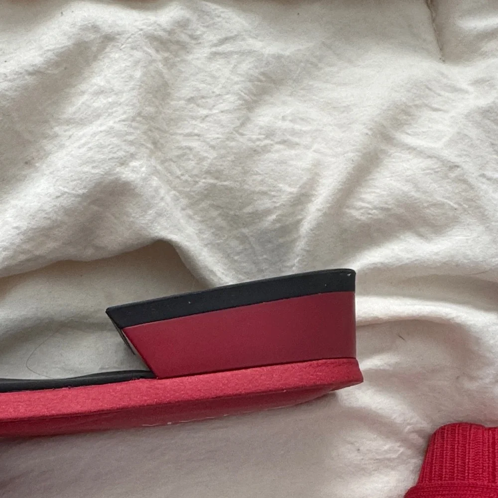 Women's Red Bow Slip-On Shoes - Picture 4 of 7